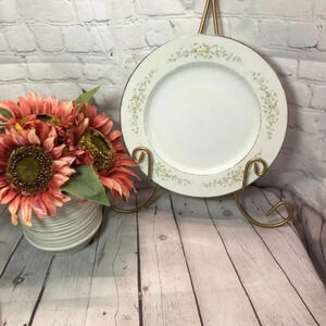 vtg Carolyn by Crown Victoria Fine China dinner plate cottagecore floral